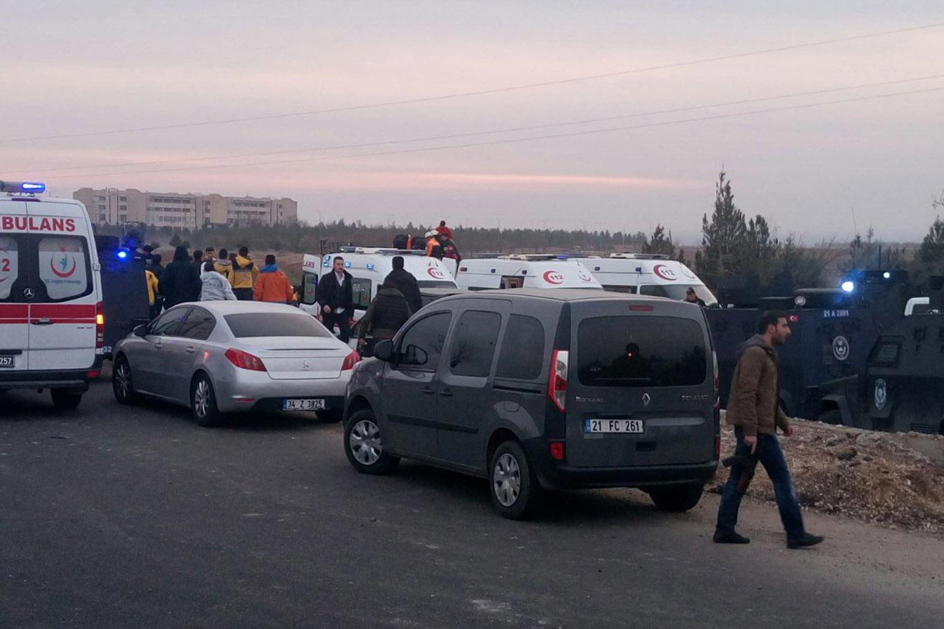 Diyarbakır'da hayatını kaybeden polis sayısı 3’e çıktı Diyarbakır'da hayatını kaybeden polis sayısı 3’e çıktı